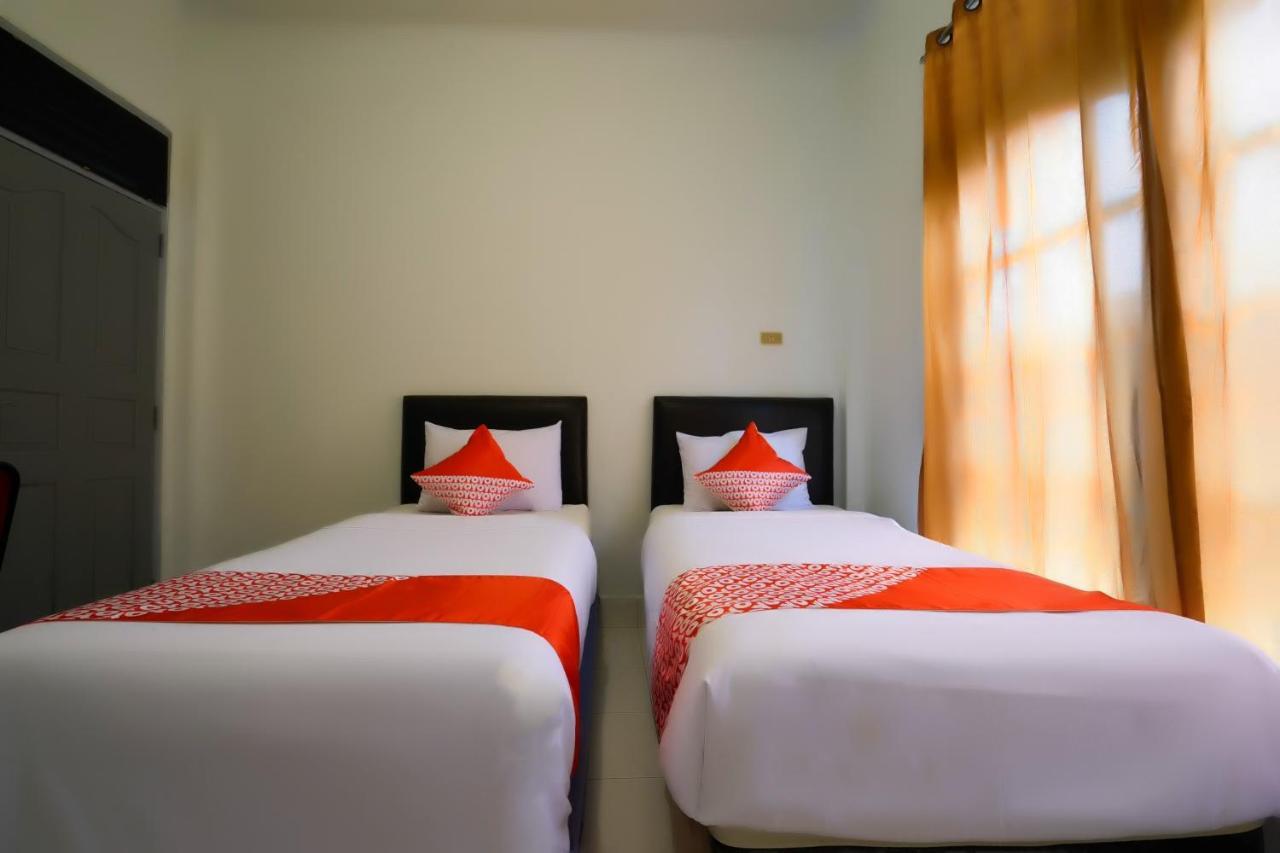 Oyo 2876 Hotel Idayu Palembang Zewnętrze zdjęcie